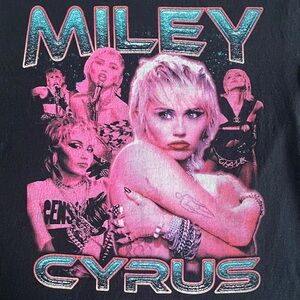 Y2K Miley Cyrus Tribute Photographs Graphic Band Tee Size Medium